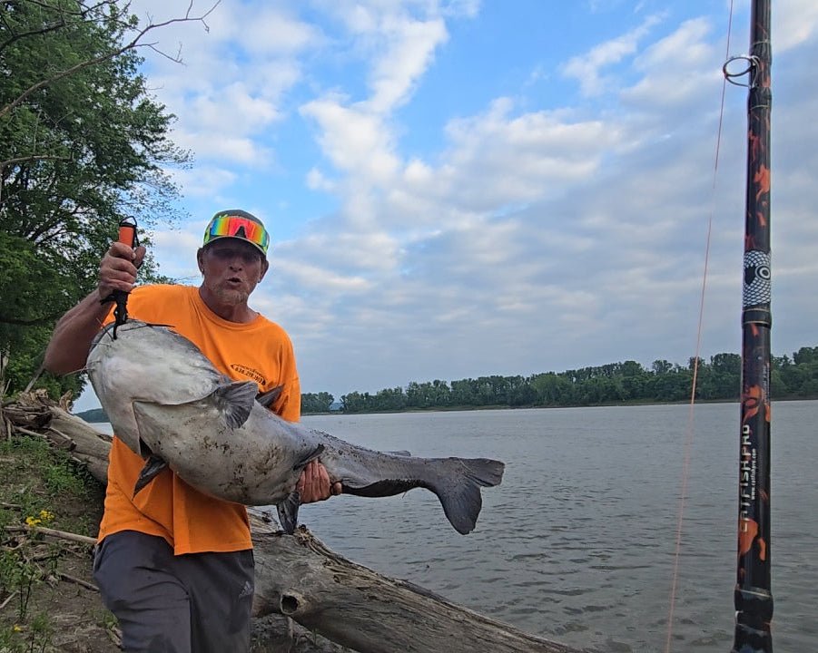 Catfish Pro Black Dragon Fire 7'6" Glow Casting Rod